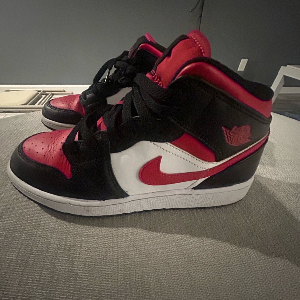 Jordan Retro Mid. Size 6.5